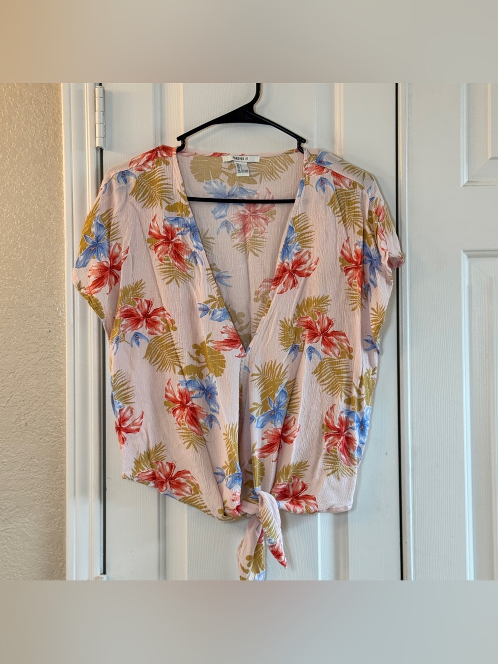 Forever 21 Pink Floral V Neck Short Sleeve‎ Tie Front Crop Top Women's Size L